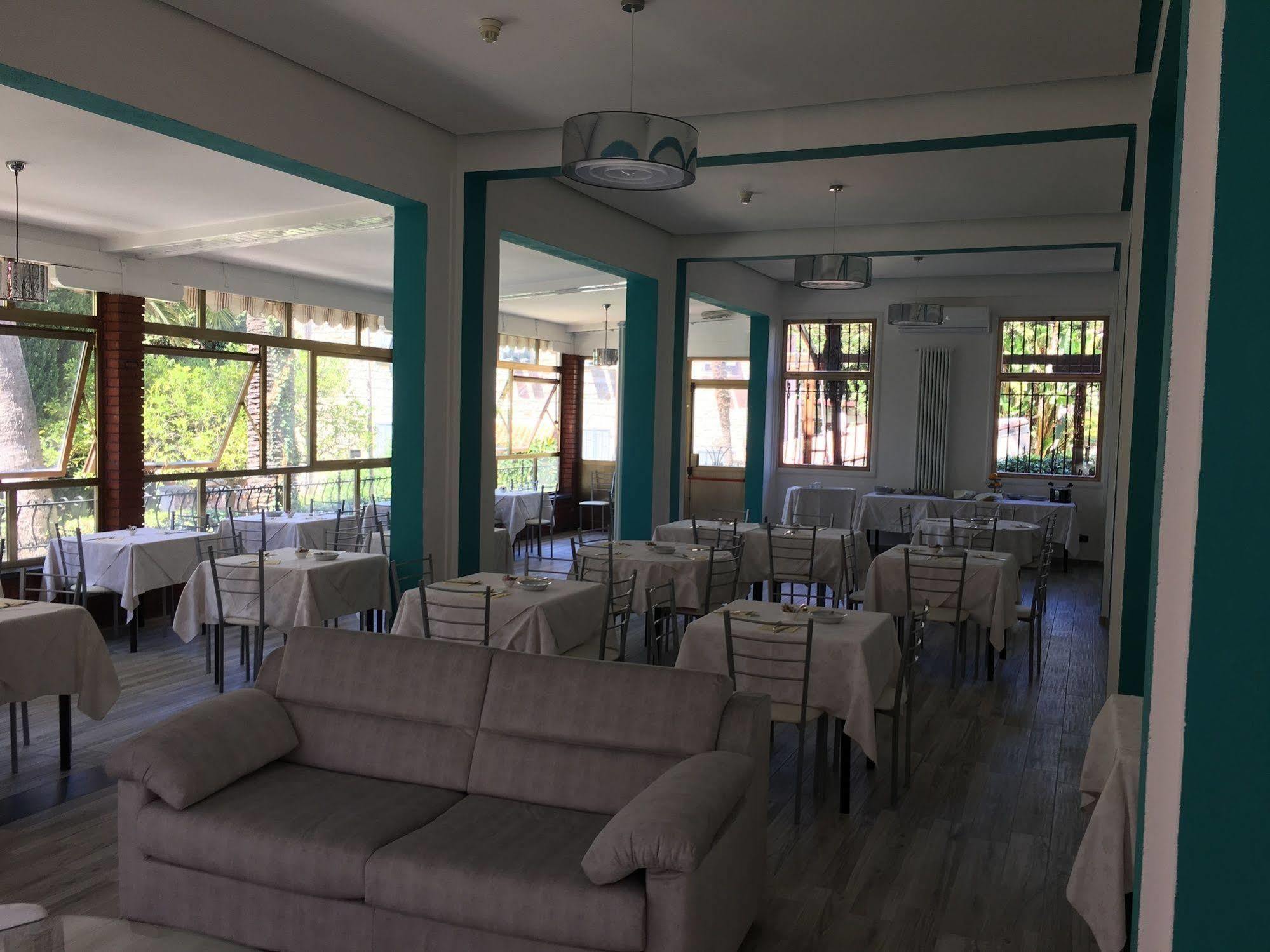 Hotel Astoria บอร์ดิเกรา ภายนอก รูปภาพ